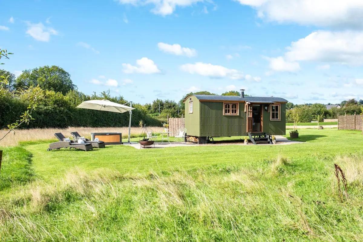 Black Mountain Bespoke Breaks Brecon Exterior photo