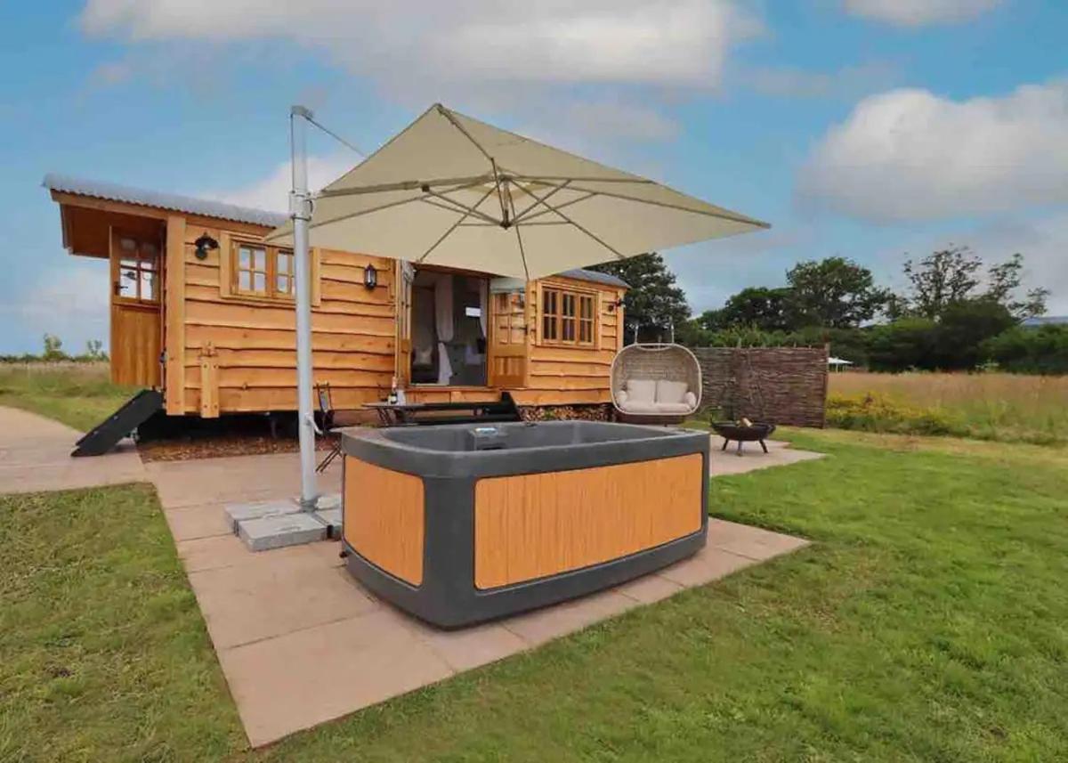 Black Mountain Bespoke Breaks Brecon Exterior photo